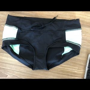 Lululemon Sport Yoga Shorts Size 6